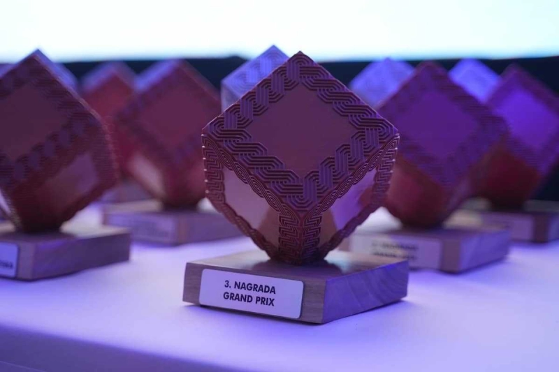 Statuanagrade HAMAGBICRO